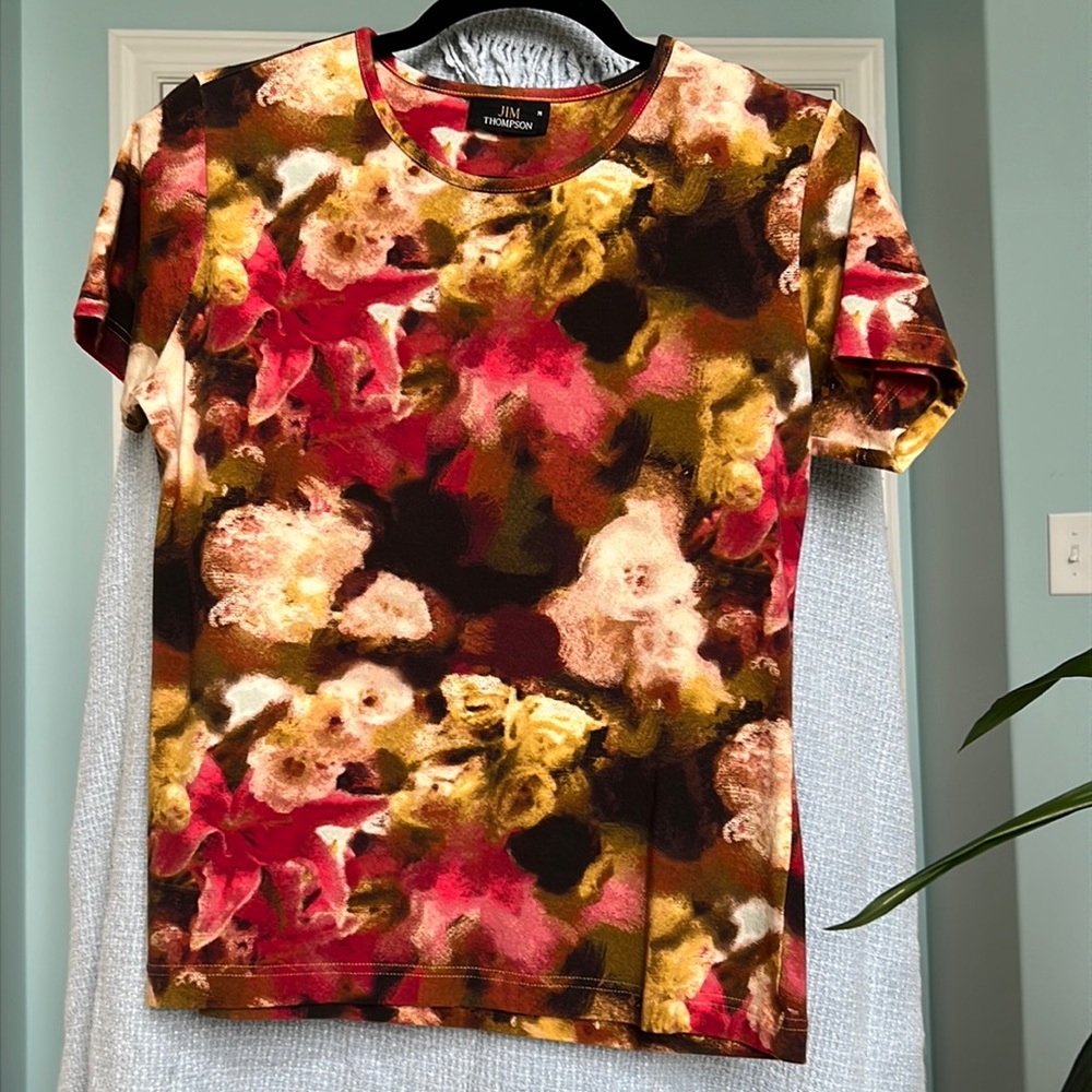 Jim Thompson designer. Multiple color stretchable short sleeve top.